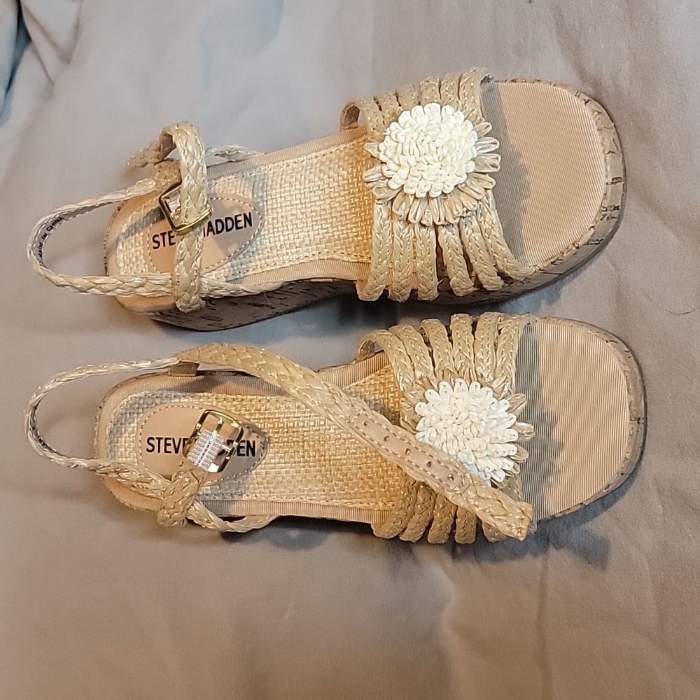 Steve Madden - Jennifer- JGarner Wedge sandal Youths size 1 Cork wedge NWOT